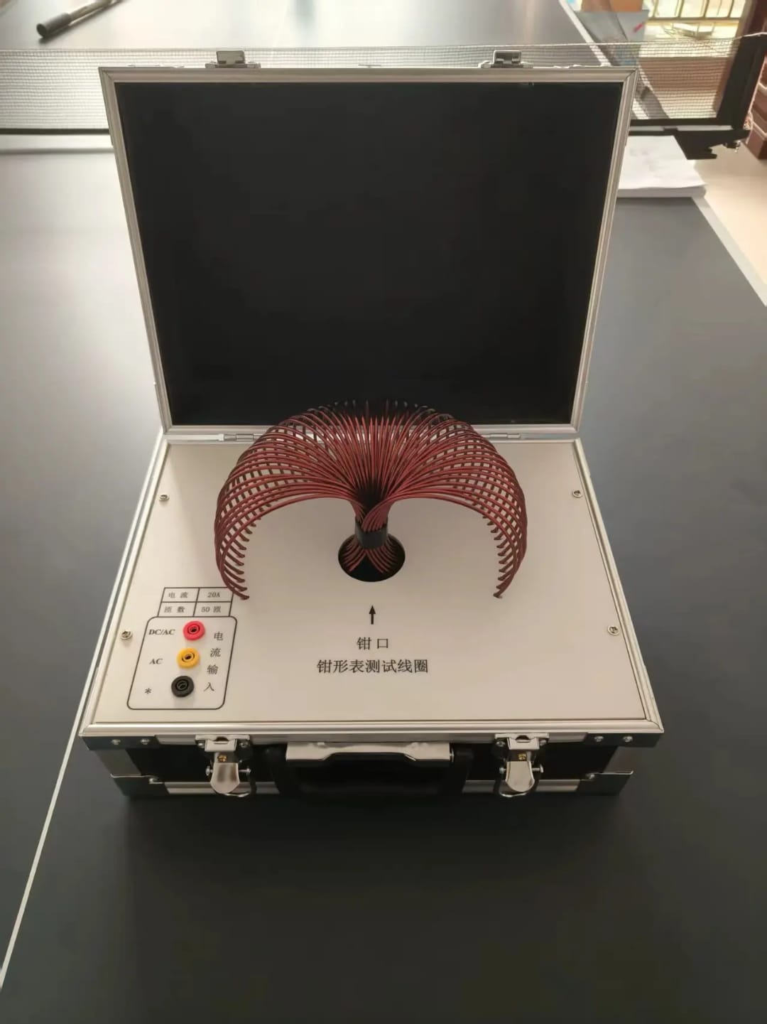 High Precision Multifunction Calibrator (ET1625) View 3